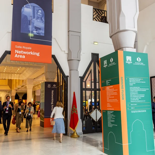 installation et pose divers supports signalétique palais des congrès marrakech