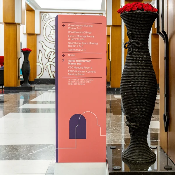 installation et pose divers supports signalétique palais des congrès marrakech