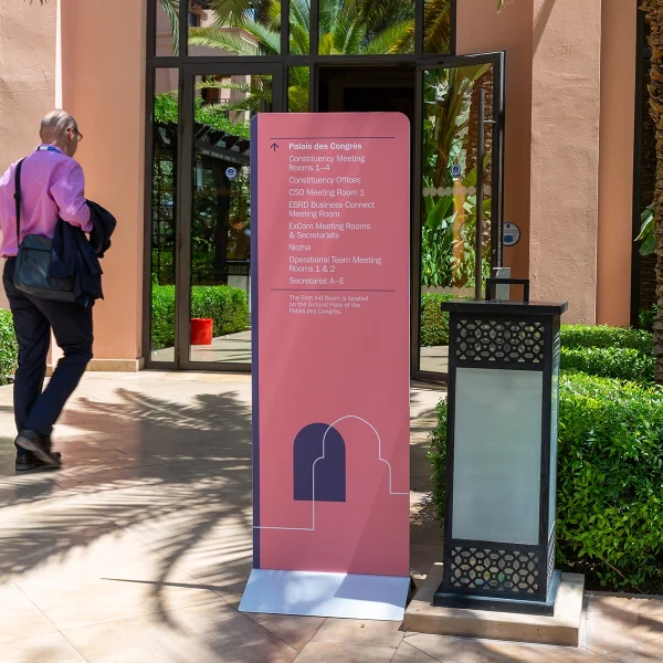 installation et pose divers supports signalétique palais des congrès marrakech