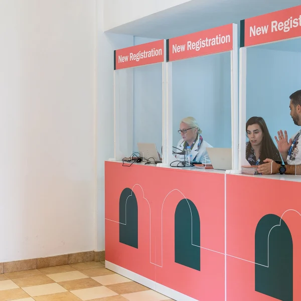 installation et pose divers supports signalétique palais des congrès accréditation marrakech
