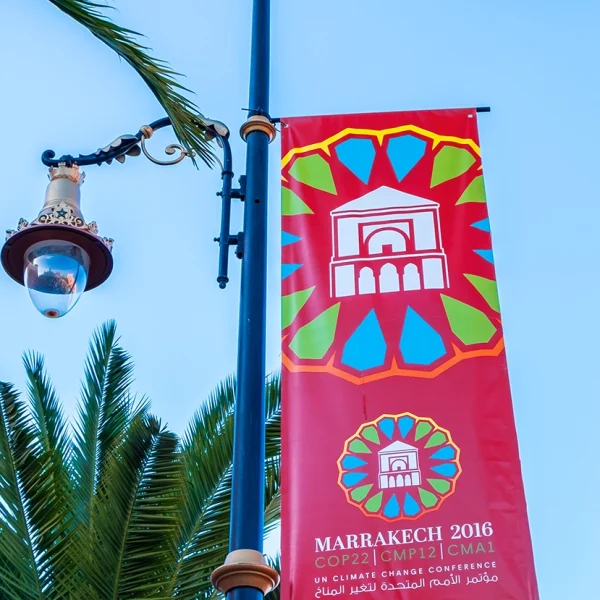 oriflamme lampadaire marrakech